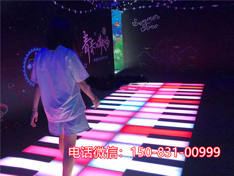 地板钢琴
