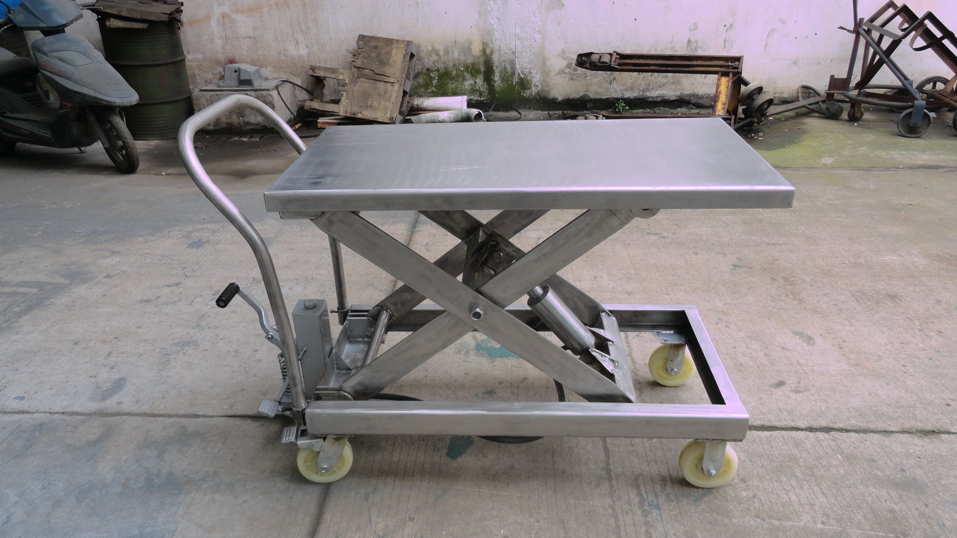 1724222863701599.jpg 不锈钢脚踏式升降平台车