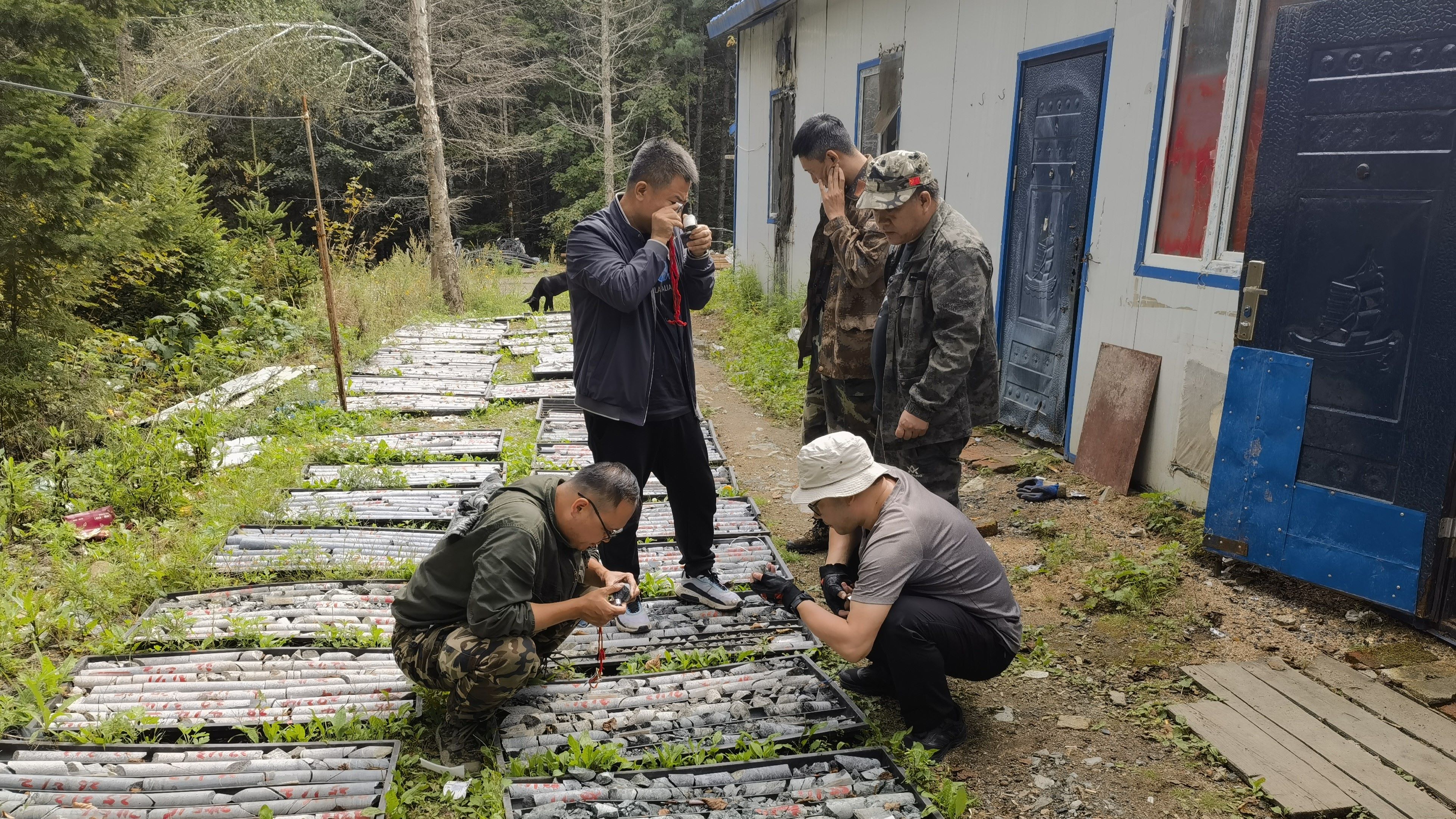 提升项目工作质量，落实“质量成果年”目标地质科研所对承担的两个勘探项目进行中期质量检查