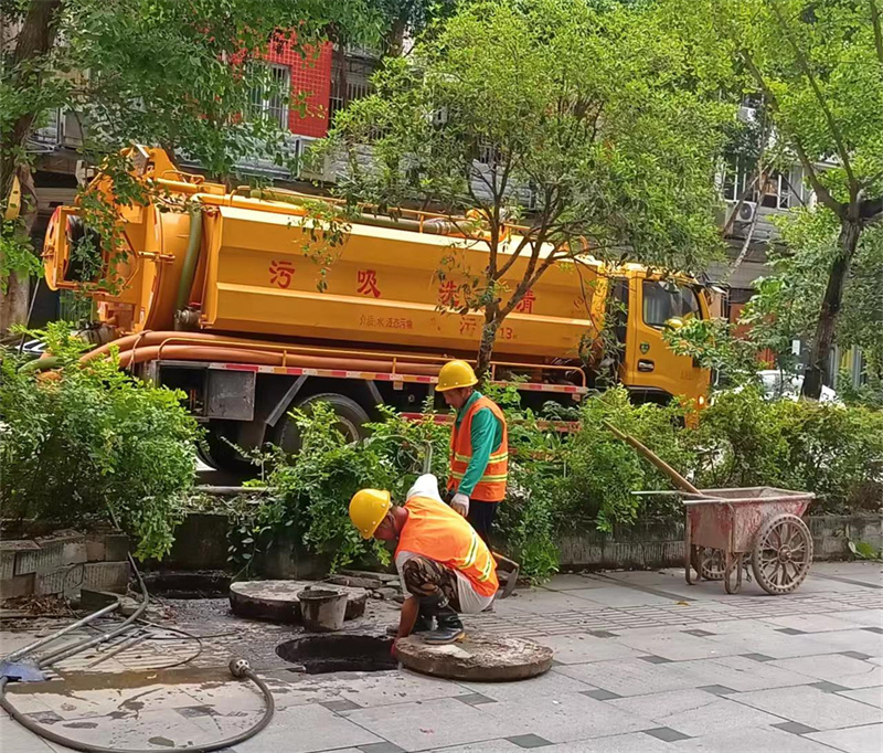 吸污车