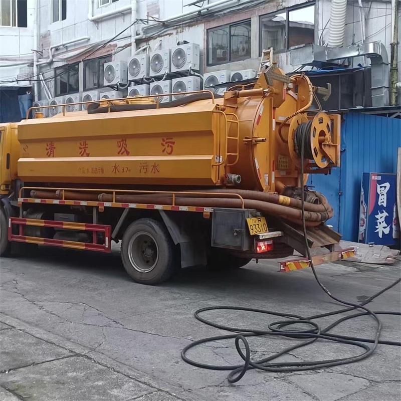 吸污车
