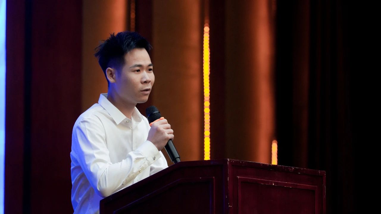 1730452796600213.jpg 百战归来再学习 同心同德同未来|德信集团召开2024华南地区金秋战略研讨会