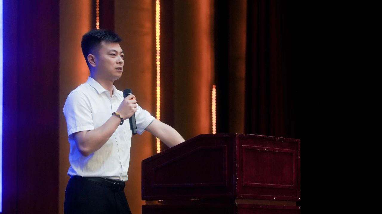 1730452874942596.jpg 百战归来再学习 同心同德同未来|德信集团召开2024华南地区金秋战略研讨会