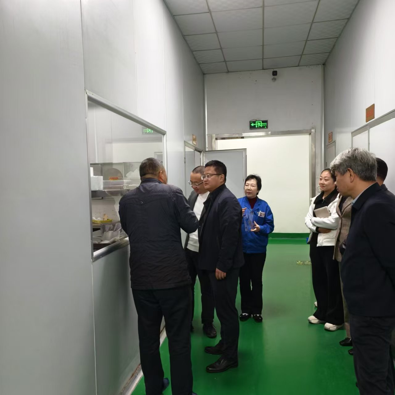 1732085313607030.jpg 市工信局夏局长一行莅临我司访问