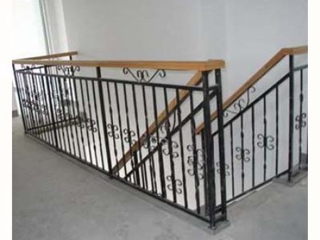 1735111356999325.jpg 铁艺护栏