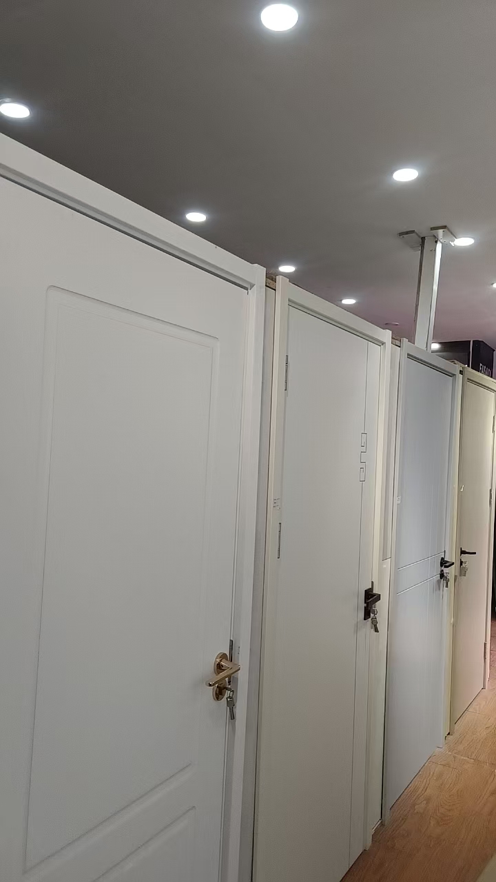 肤感全实木防潮卧室门