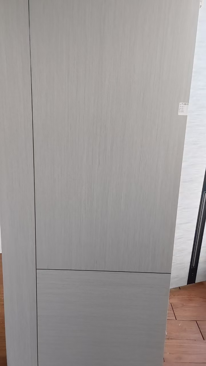 肤感全实木防潮卧室门