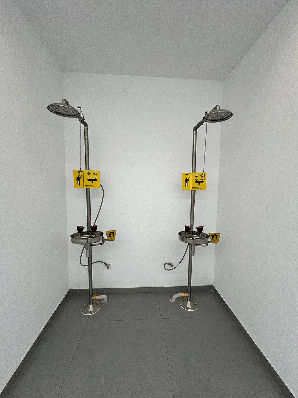 1742807327760990.jpg 化验室装修要求以及相关注意事项!