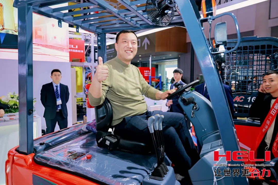 合力叉车