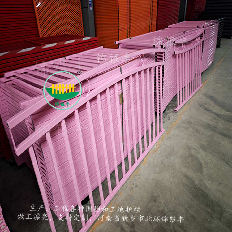 玄色围墙栏杆