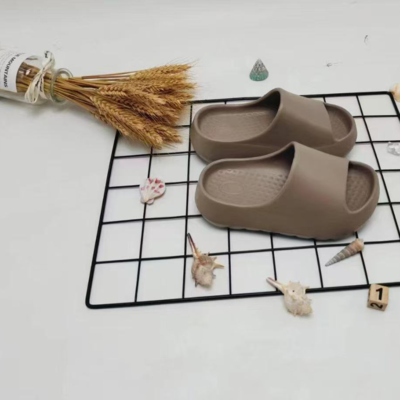 雅购特拖鞋