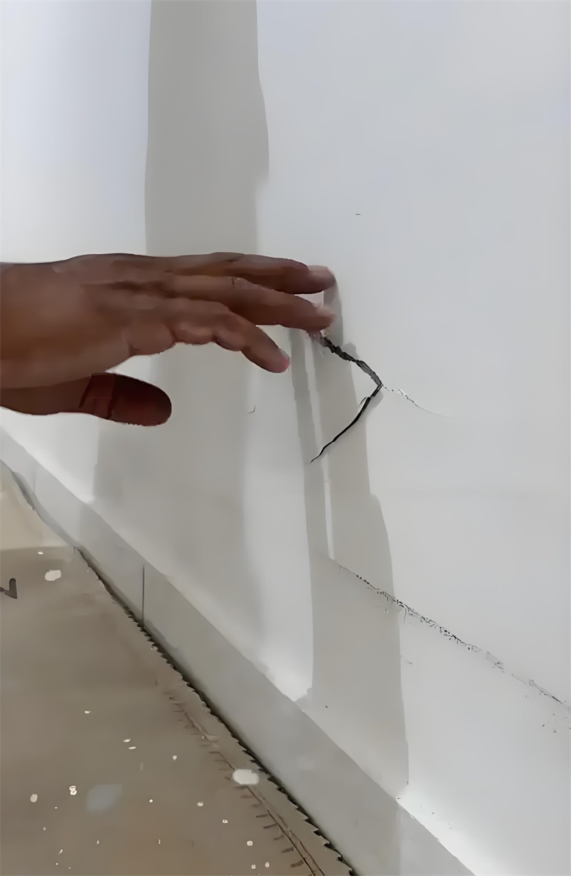 墙壁刮白修复