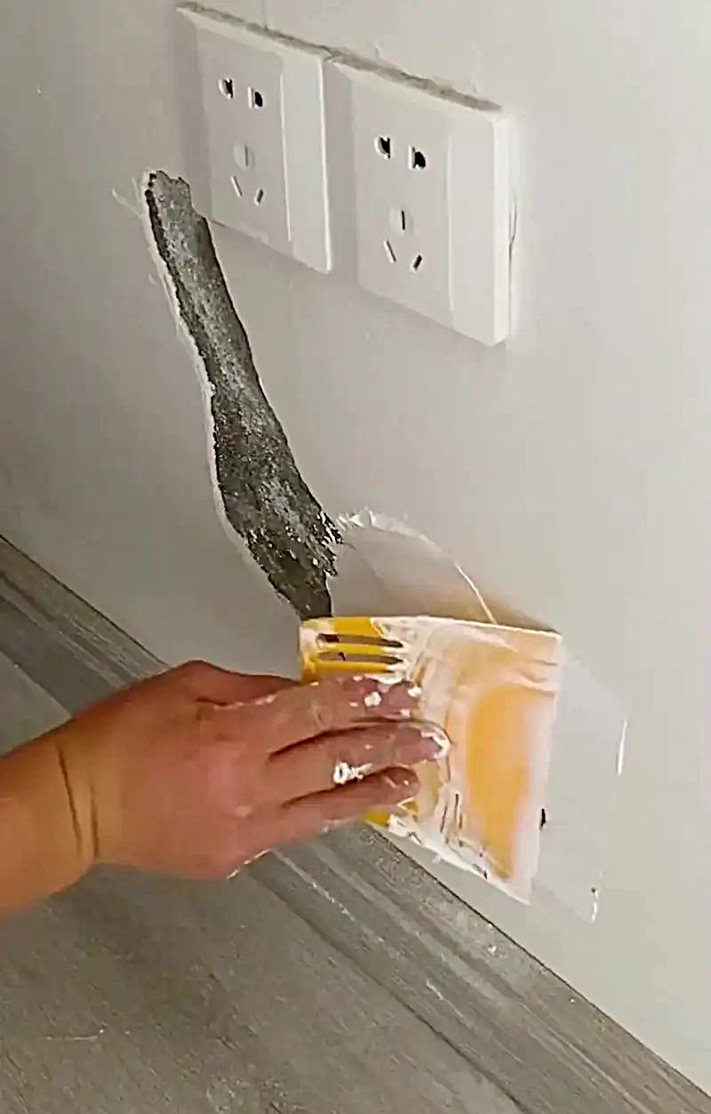 墙壁刮白修复