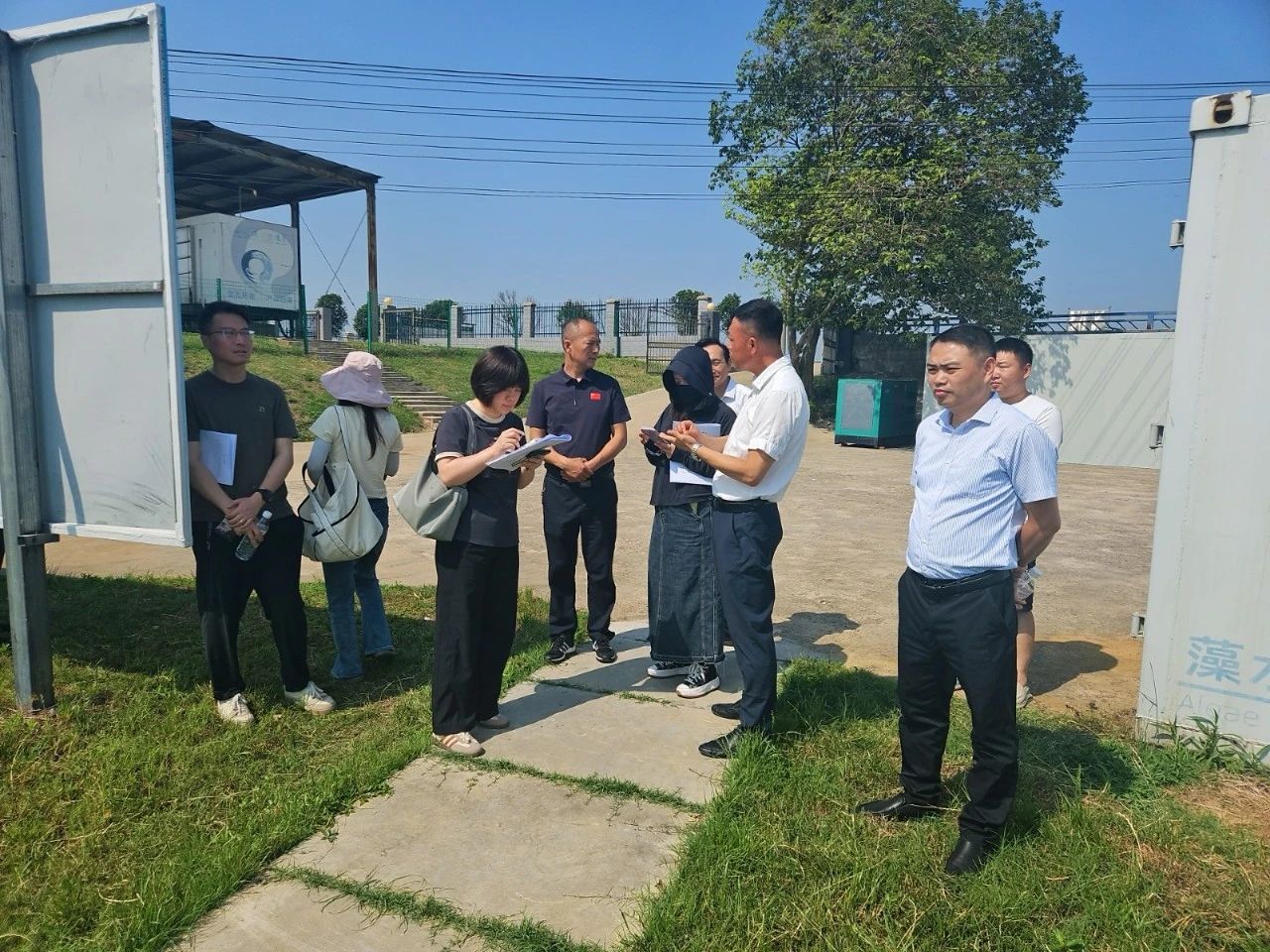 “江淮環(huán)保世紀(jì)行”采訪組赴肥西嚴店開展巢湖藍藻防控打撈集中采訪