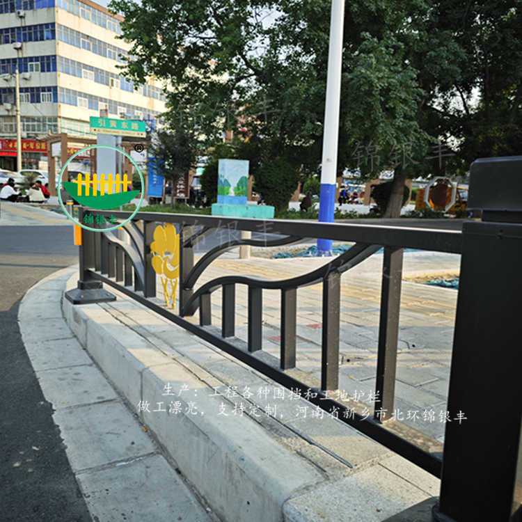 河岸边防护栏