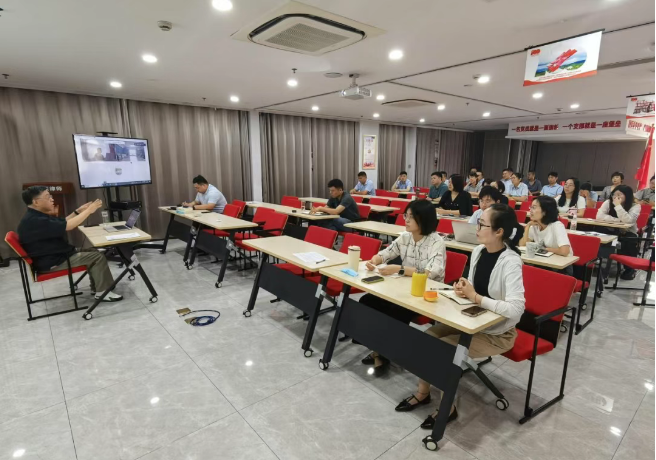 薪火相传，共育栋梁——中原法汇“青年律师大讲堂”启航法治新程