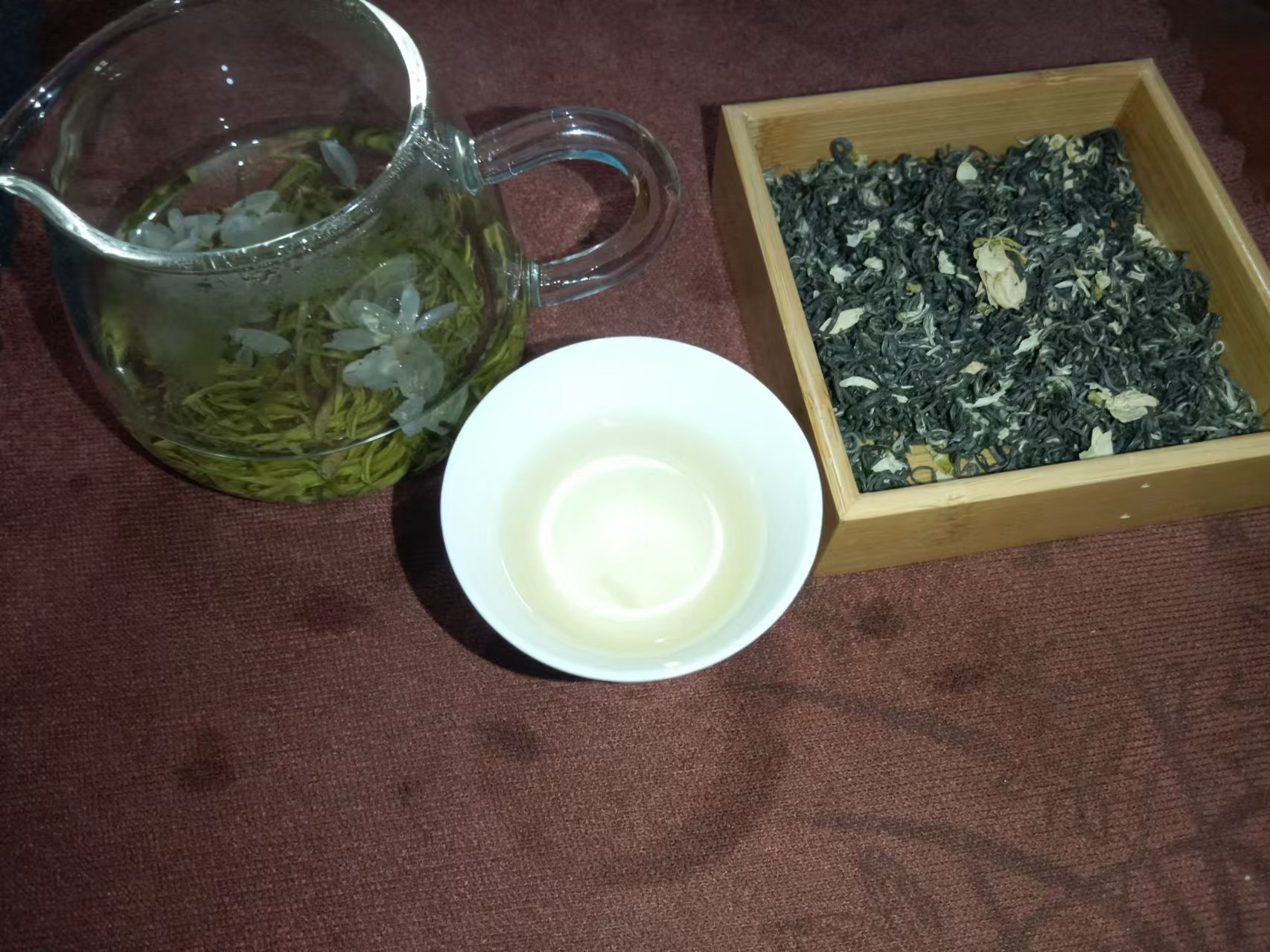 预包装长弘飘雪 50g 零售价30元1包