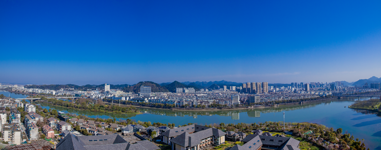 黃山副市長劉力調(diào)研新安江屯溪段水域生態(tài)修復(fù)與藍(lán)藻水華風(fēng)險(xiǎn)防控項(xiàng)目