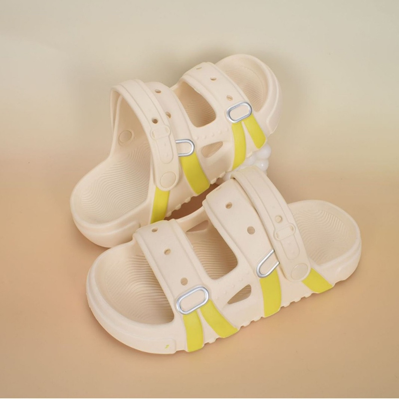 1753779895405415.jpg 雅购特拖鞋