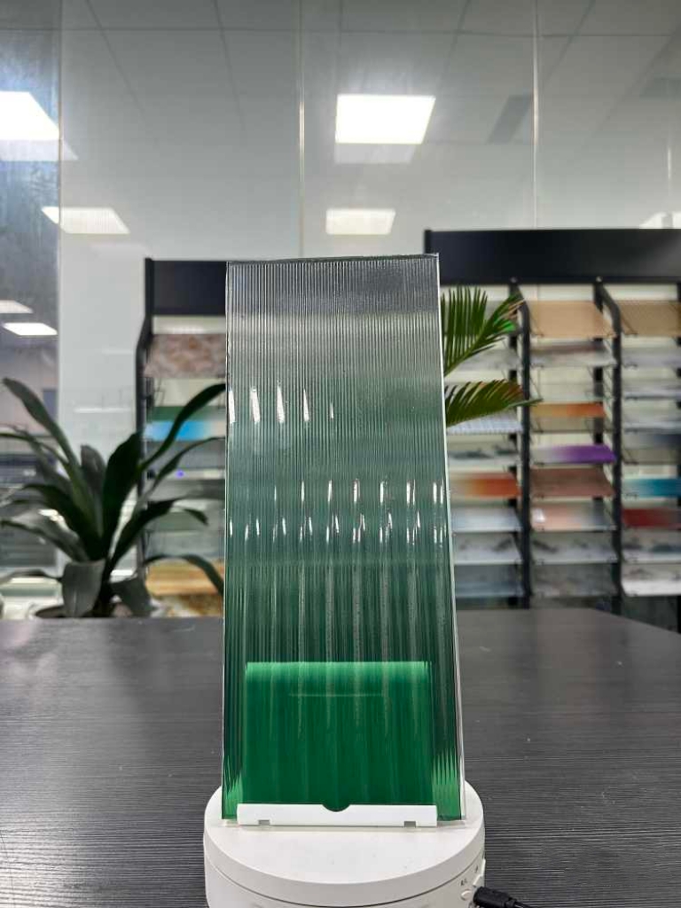 夹丝玻璃