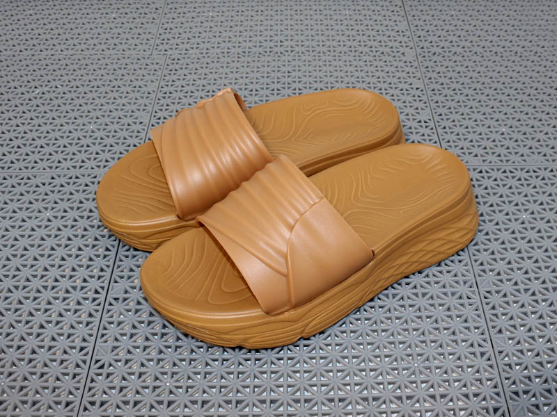 態(tài)極鞋業(yè)