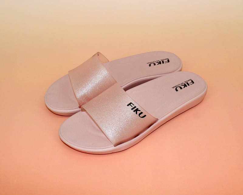 態(tài)極鞋業(yè)