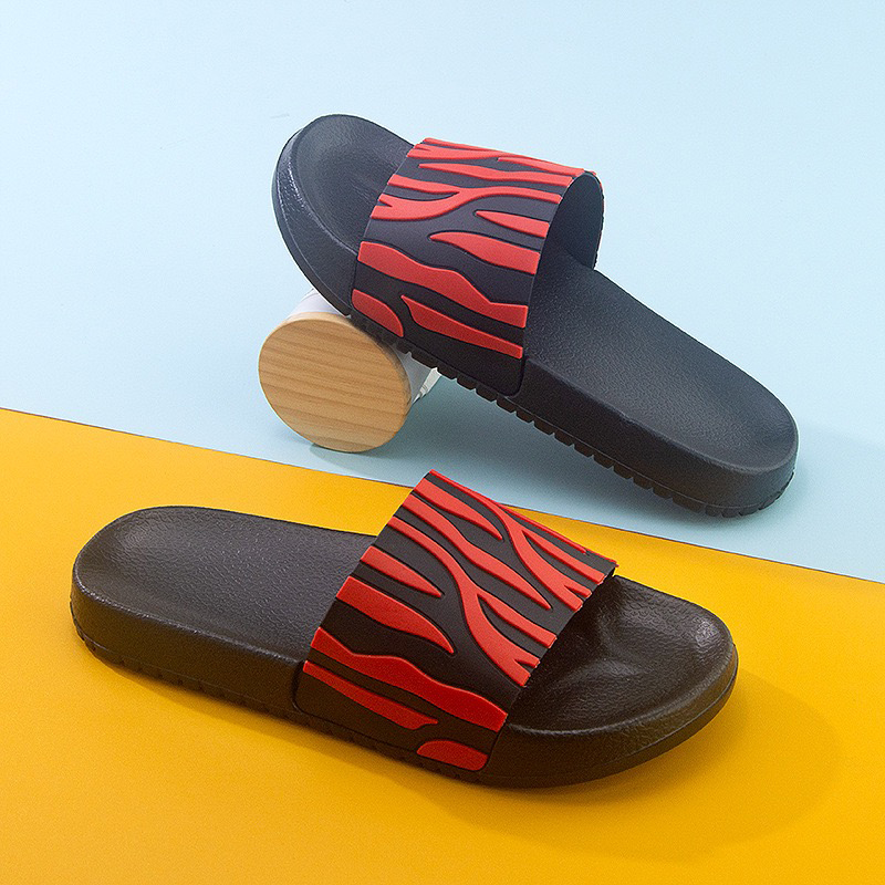 1754116645822273.jpg 雅购特拖鞋