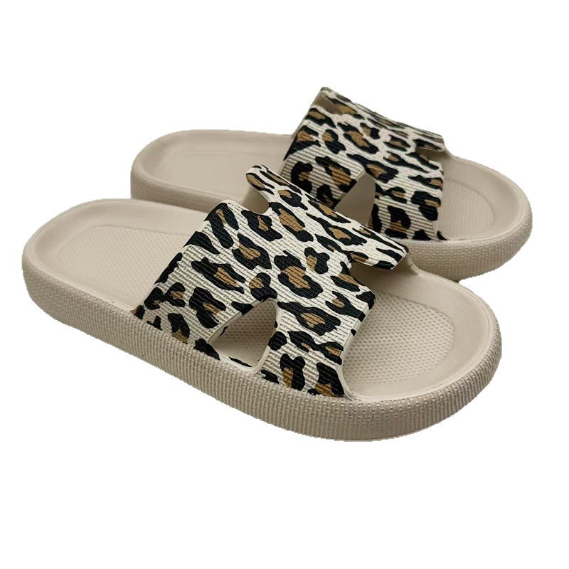 1754128575563875.jpg 雅购特拖鞋