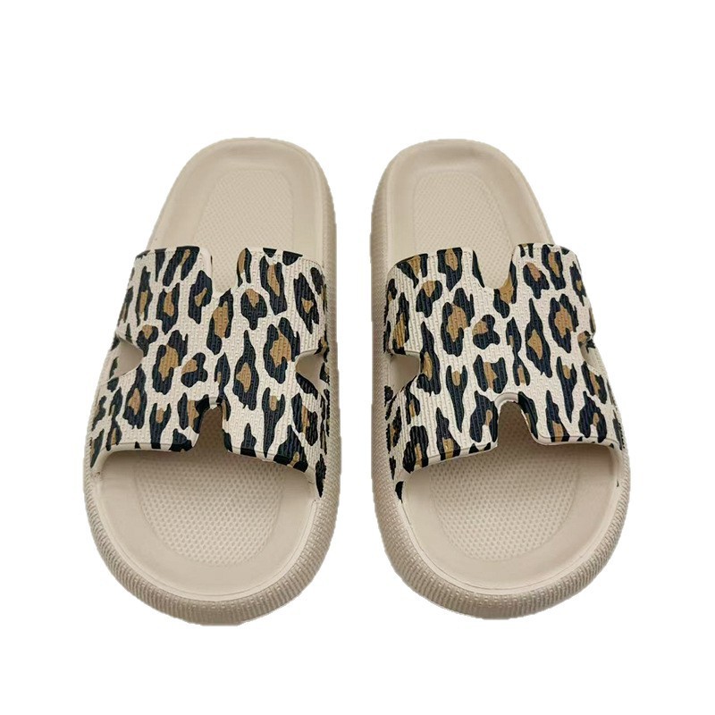 1754128575989947.jpg 雅购特拖鞋