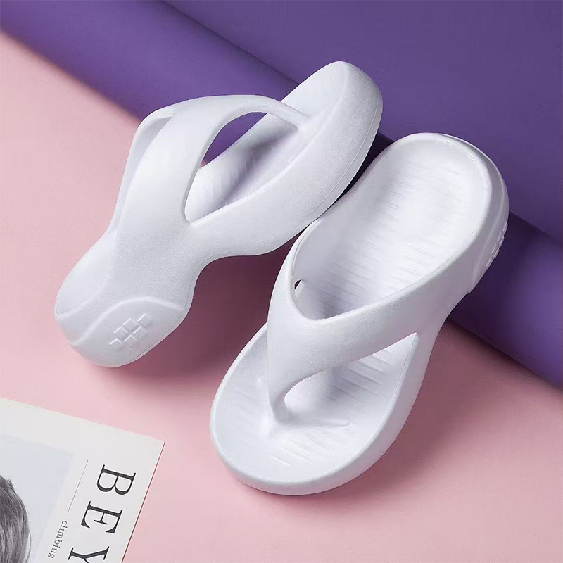 1754286588366369.jpg 雅购特拖鞋