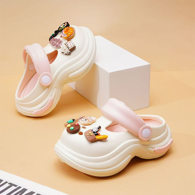 1754361569545825.jpg 雅购特拖鞋