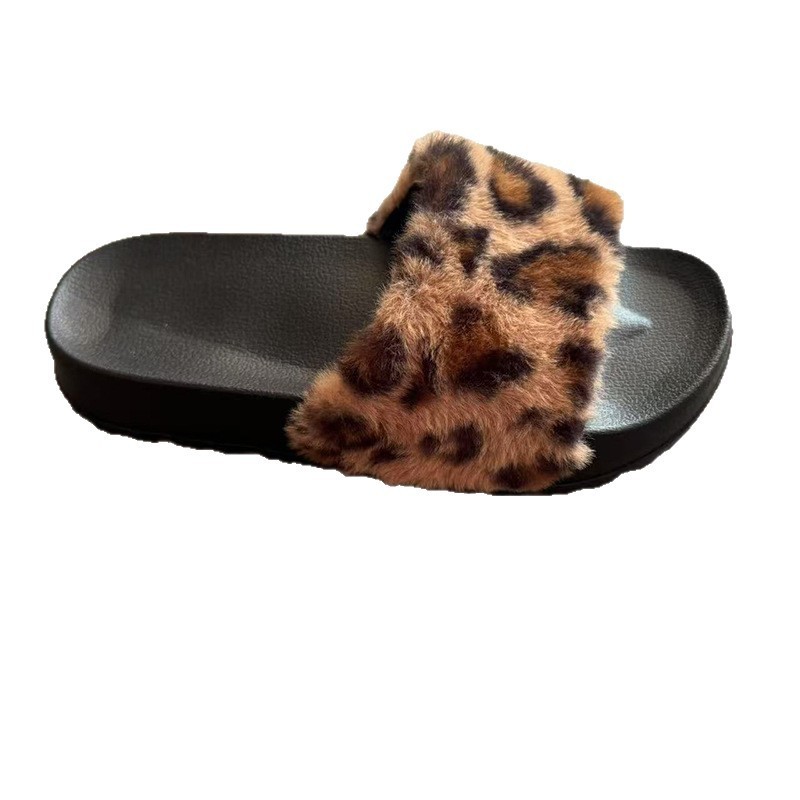 1754556703321597.jpg 雅购特拖鞋