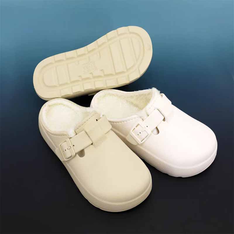 1755046679475958.jpg 雅购特拖鞋