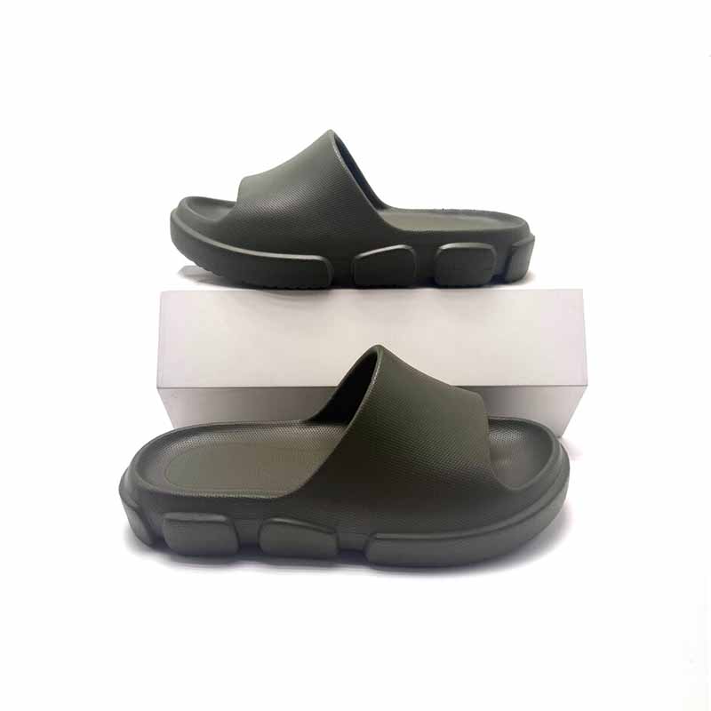 1755396075180021.jpg 雅购特拖鞋