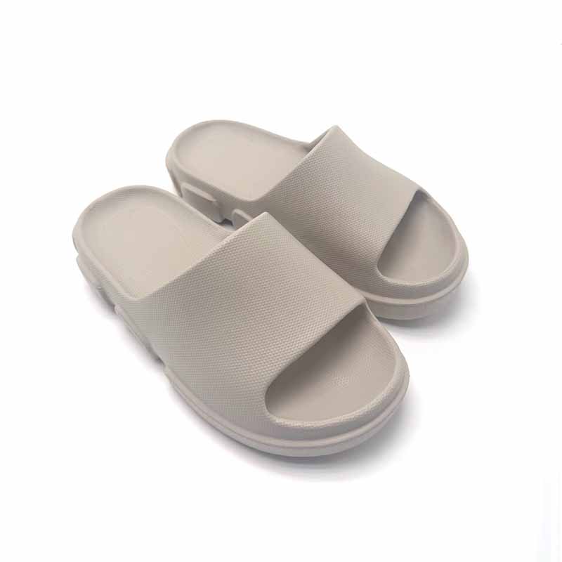 1755396076364175.jpg 雅购特拖鞋