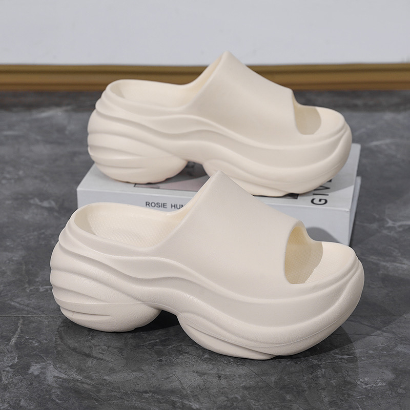 1755479165357234.jpg 雅购特拖鞋