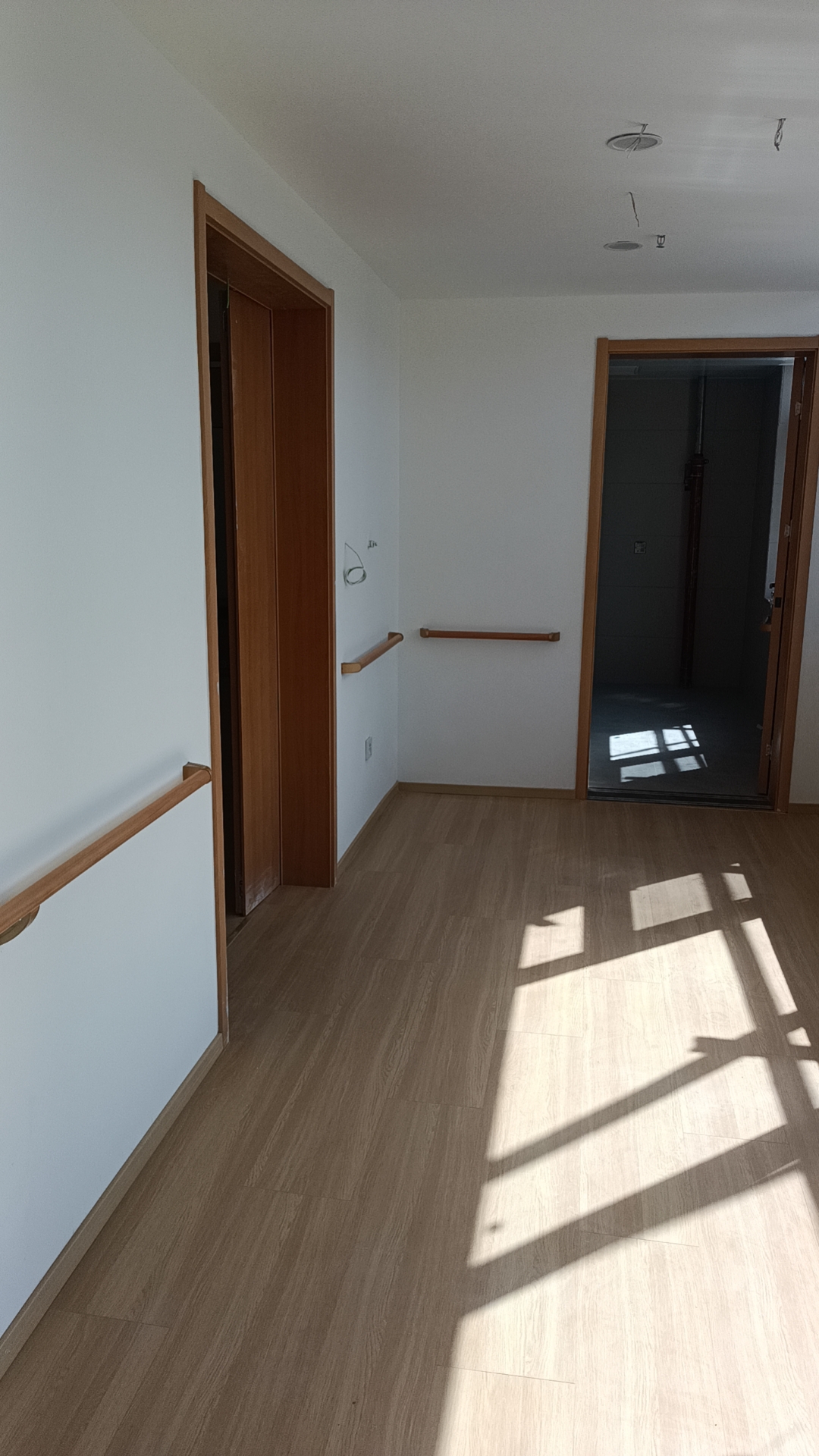 1755509197309331.jpg 扶手