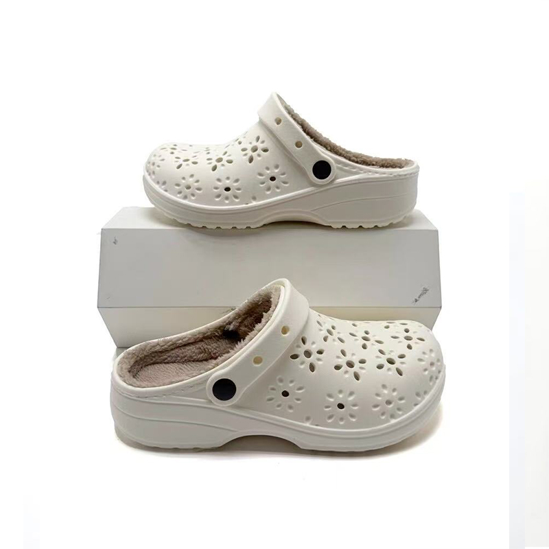 1755568123356324.jpg 雅购特拖鞋