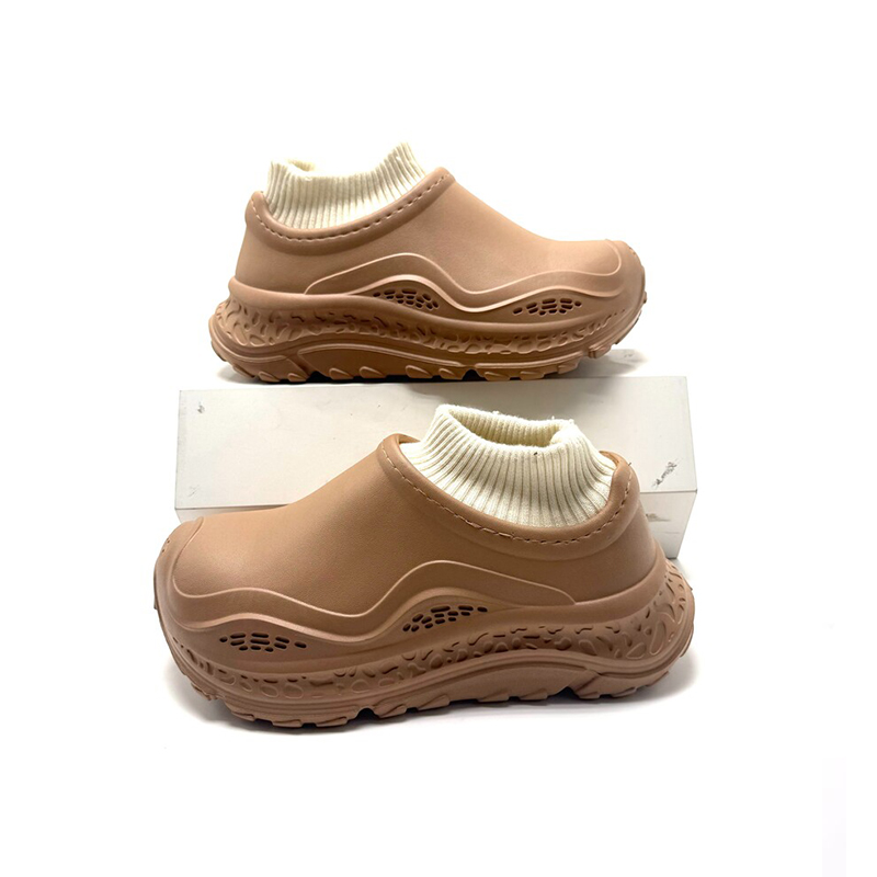 1755594379310942.jpg 雅购特拖鞋