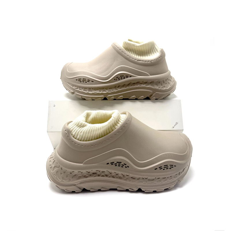 1755594379679898.jpg 雅购特拖鞋