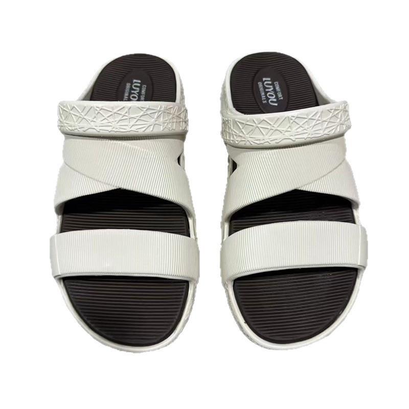 1755671228877698.jpg 雅购特拖鞋