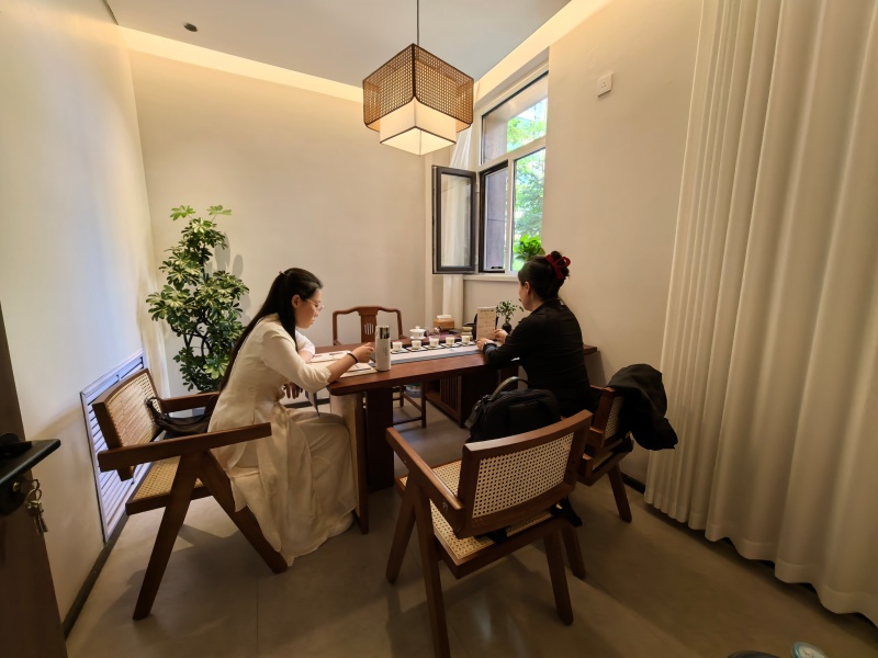 1757587779132417.jpg 佛山市吉吉菲尚家具有限公司