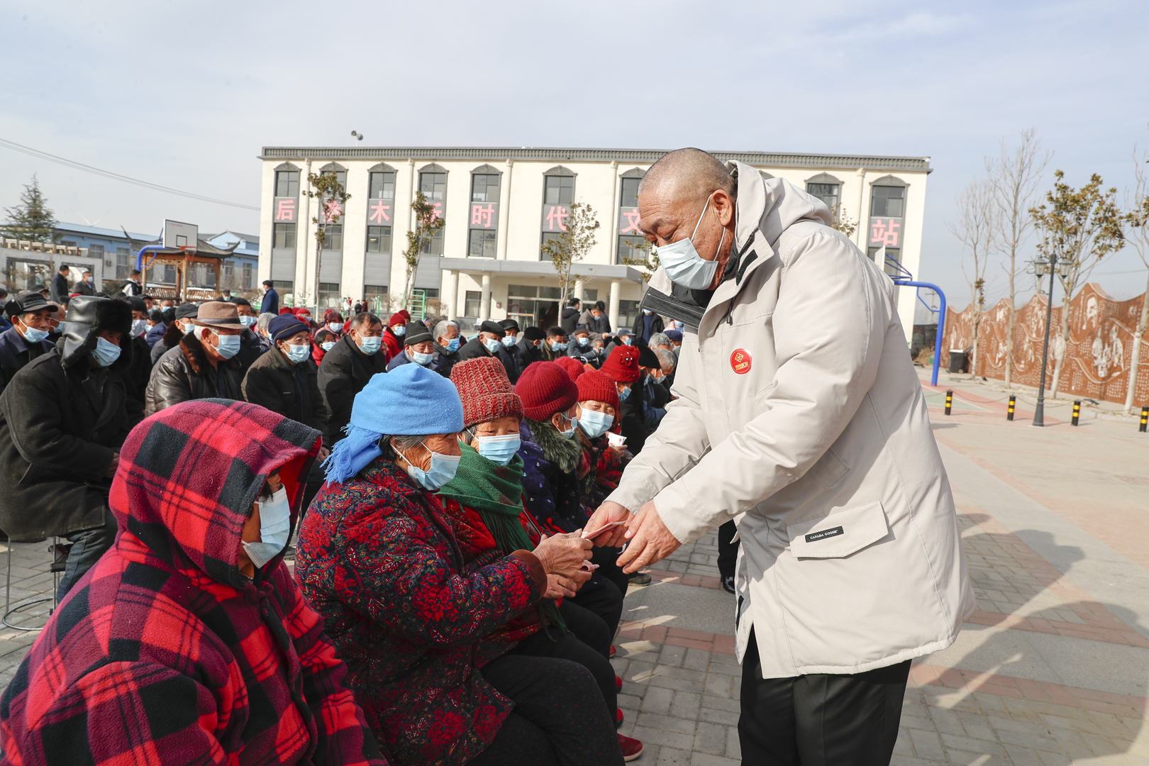 春节慰问1000余位65岁以上老人