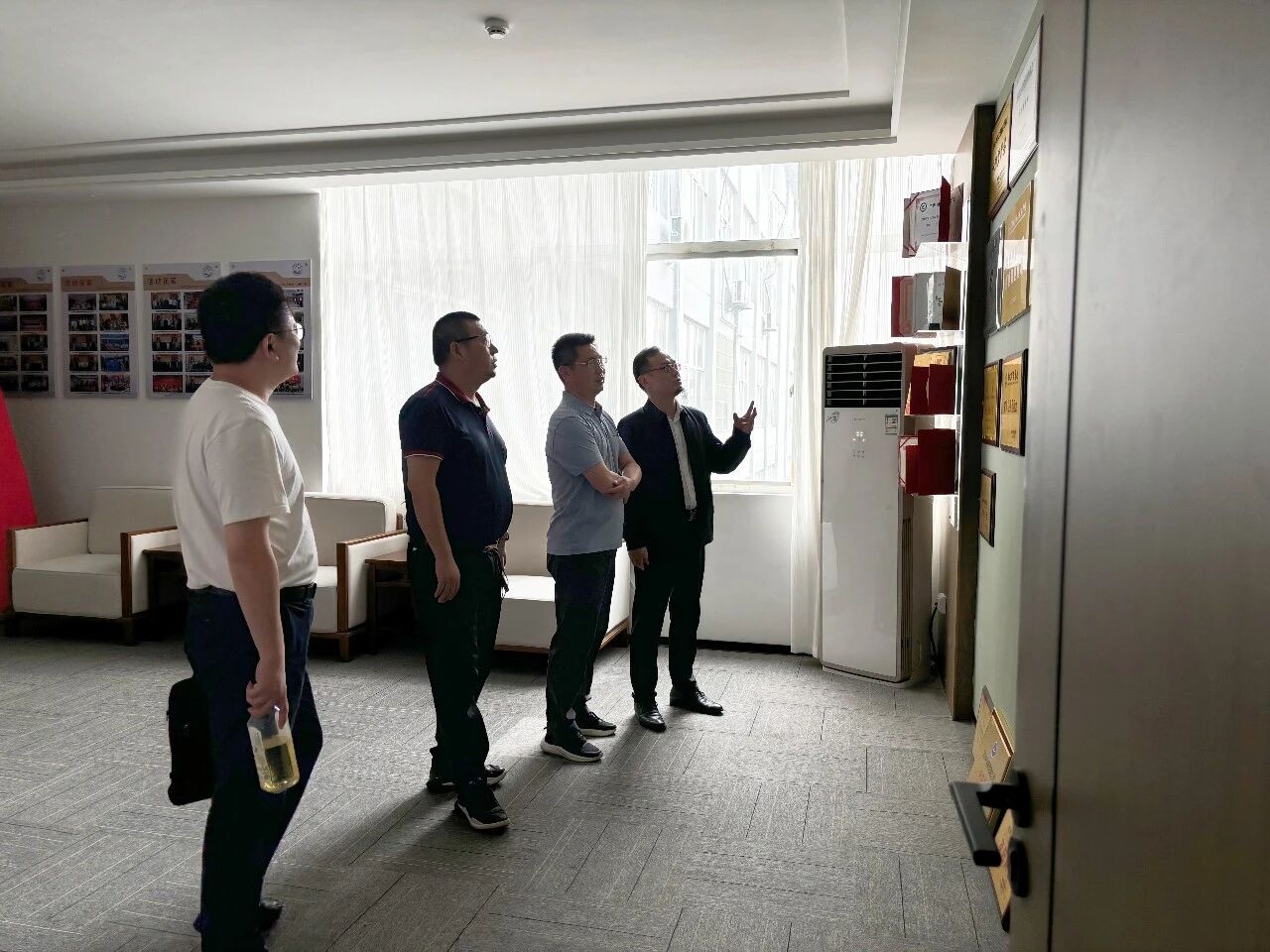 湖南湘江新区(长沙高新区)驻上海招商工作联络处主任欧阳秋子一行到访商会