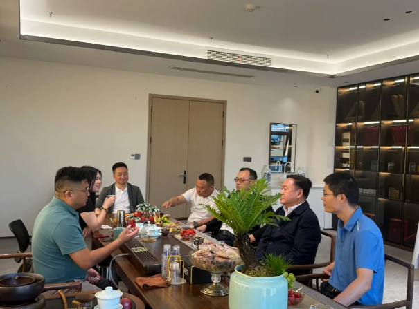 1757769330449867.png 湖南省商务服务中心二级巡视员邹和阳一行到访商会和商会成员企业