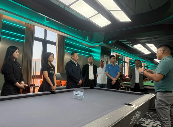 1757769346760925.png 湖南省商务服务中心二级巡视员邹和阳一行到访商会和商会成员企业