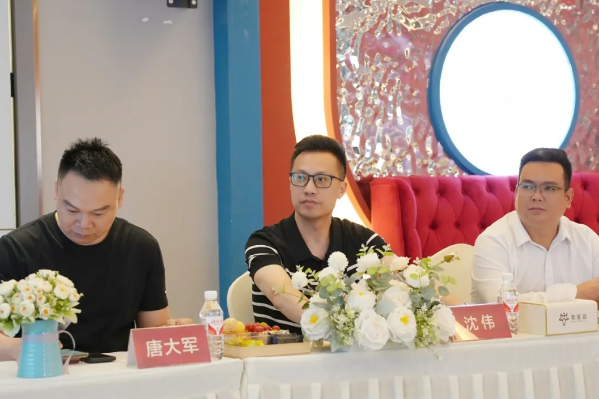 1757769949189190.png 湖南省商务服务中心二级巡视员邹和阳一行到访商会和商会成员企业