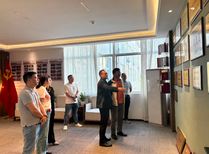 1757771202194409.png 中国绿色发展基金执行主 席桂振华到访商会