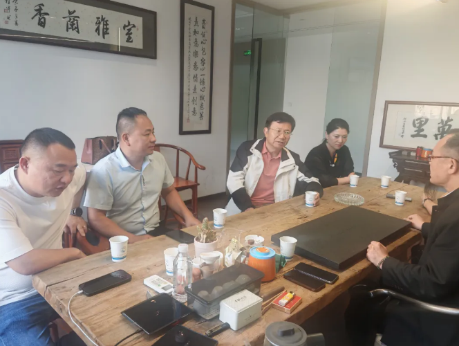 1757771217826314.png 中国绿色发展基金执行主 席桂振华到访商会