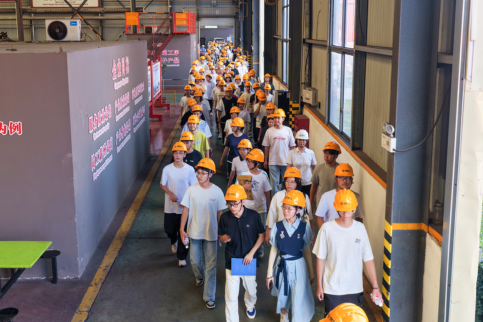 1757836653750762.jpg 河南矿山|连续22年助学路,资助4800余名寒门学子圆梦大学